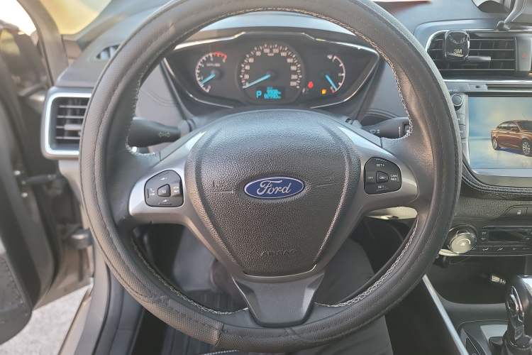 Used Ford Escort 2015 1.5L Automatic Fashion Model
