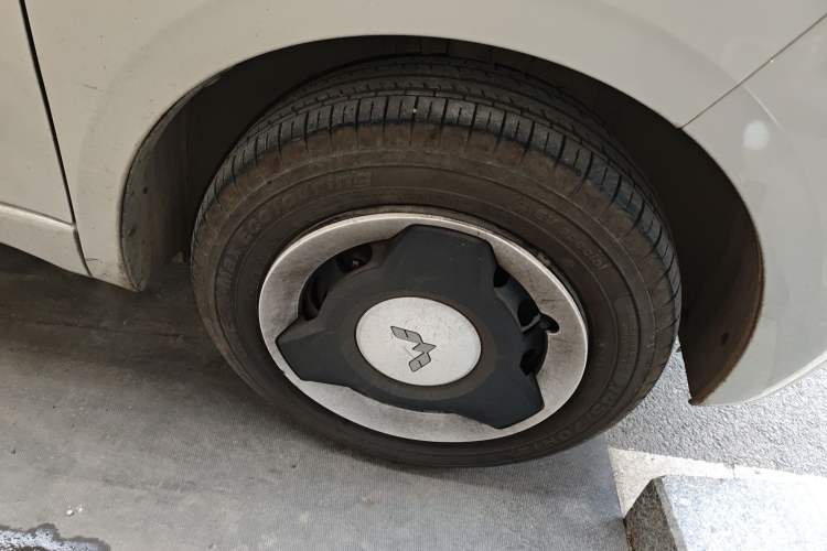 Used Wuling Hongguang MINIEV 2024 3rd Generation 215km Youth Edition Right Front Wheel Hub