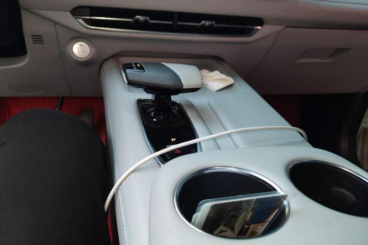 Used CHANGAN UNI-Z New Energy 2024 Blue Whale Smart Electric iDD 125km Beyond Edition
