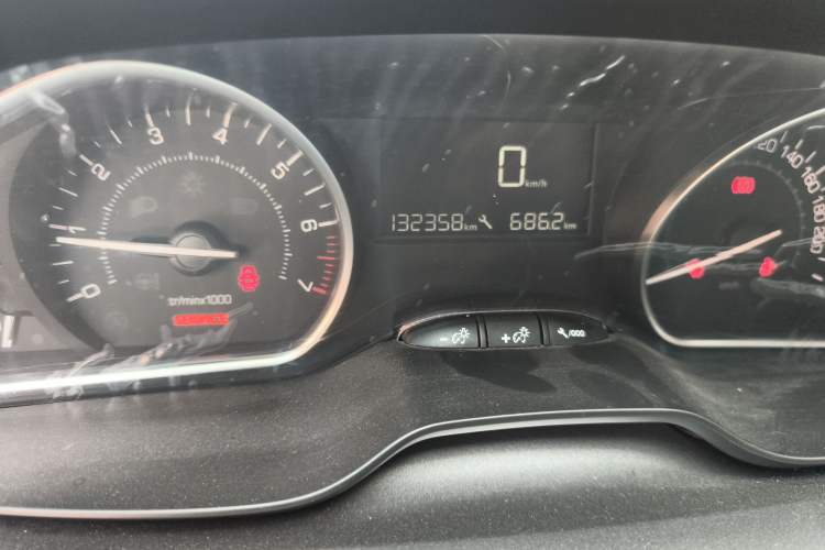 Used Peugeot 2008 2014 1.6L Manual Fashion Edition