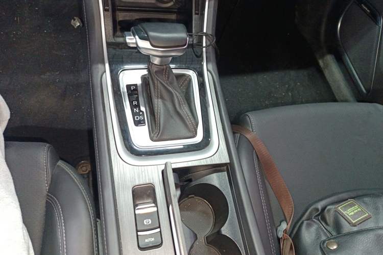 Used CHANGAN Ruicheng CC 2021 Blue Whale Edition 1.5T DCT Luxury Model Gear Lever