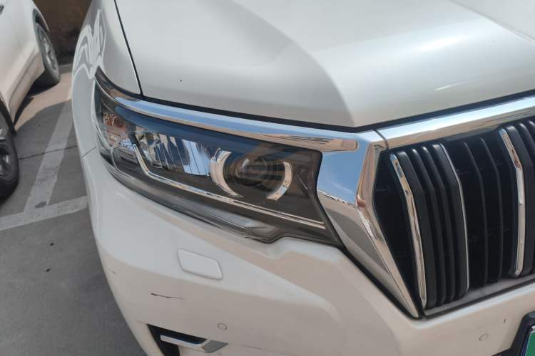 Used Toyota Prado 2018 3.5L Automatic TX-L with Rear-Mounted Spare Tire Right Front Headlight