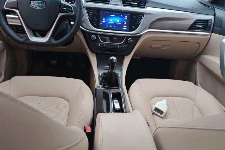 Used Geely Auto Emgrand 2017 Sedan Million Edition 1.5L Manual Luxury Model
