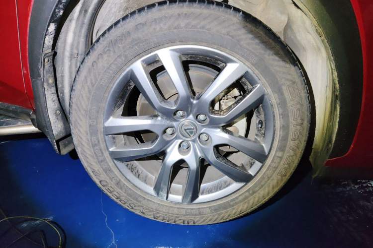 Used Lexus NX 2015 200T All-Wheel-Drive Fēngshàng Edition Right Front Wheel Hub
