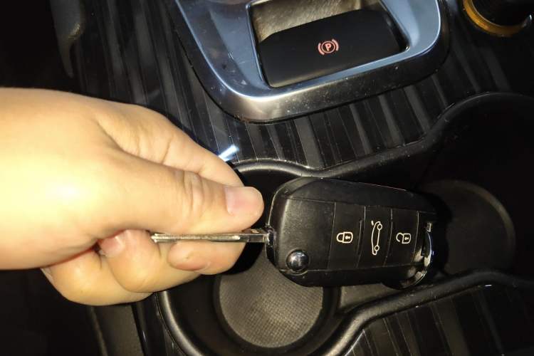 Used Peugeot 3008 2013 2.0L Manual Classic Edition
