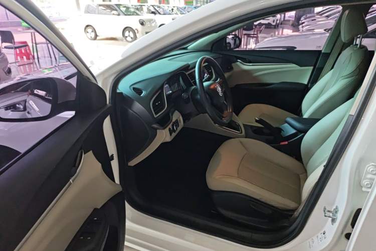 Used Buick GT 2016 15N Automatic Elite Edition Driver Seat