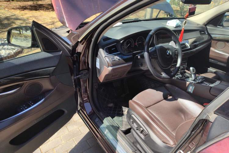 Used BMW 5 Series GT 2015 528i Luxury Edition Driver Seat