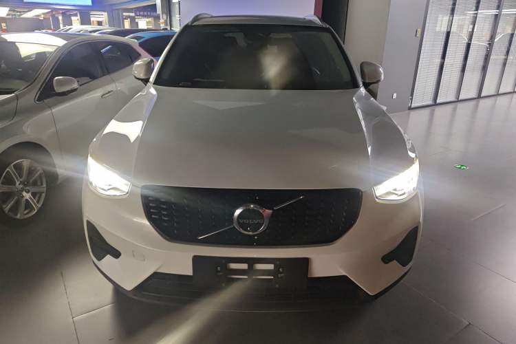 Used Volvo XC40 2024 B4 4x4 Smart Luxury Edition