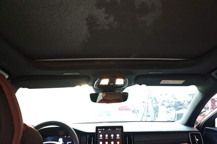 Used Volvo S90 New Energy 2026 Plug-in Hybrid Four-Wheel Drive Long-Range Zhiyi Luxury Edition
