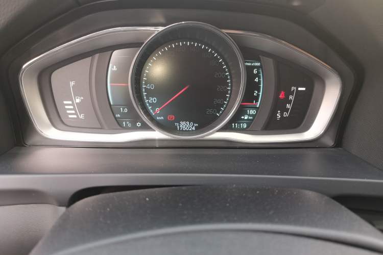 Used Volvo V60 2014 T5 Zhiya Edition
