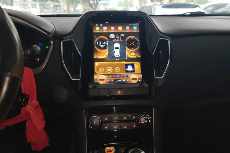 Used Huatai Santa Fe 2016 1.5T Gasoline Manual Two-Wheel Drive Elite Model
