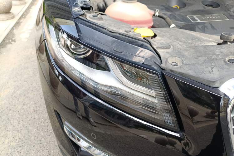 Used Lincoln MKC 2019 2.0T Two-Wheel-Drive Zunya Version China V Emission Standard Right Front Headlight