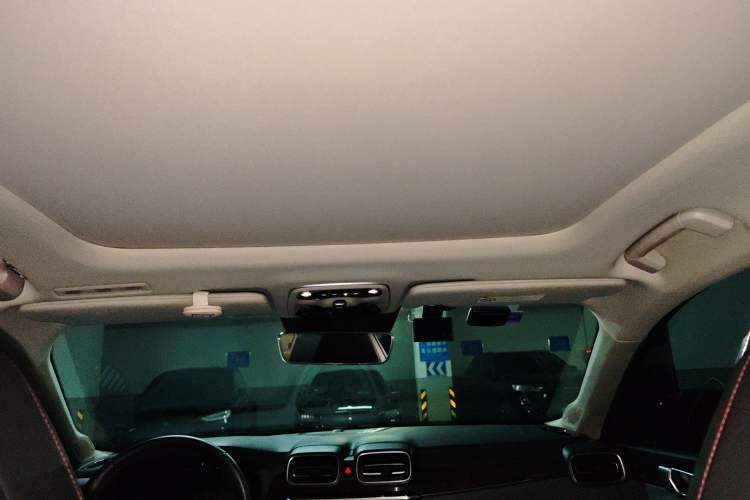 Used Lynk & Co 02 2019 1.5T DCT Two-Wheel Drive Pro Edition China VI Standard Headliner