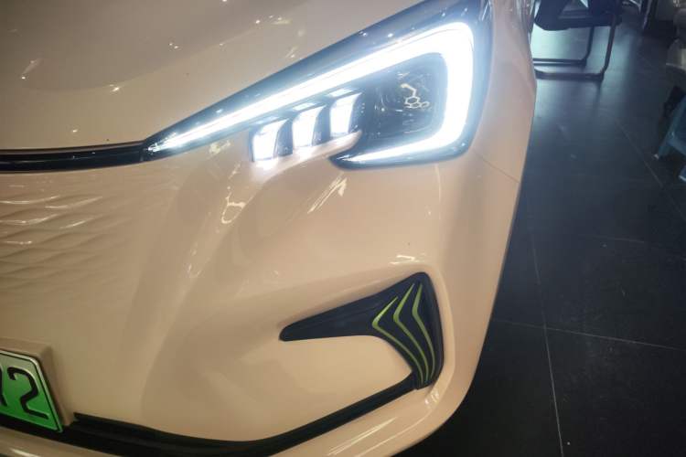 Used CHANGAN OSHAN Benni E-Star 2022 Charming Edition Colorful Model Lithium Iron Phosphate
