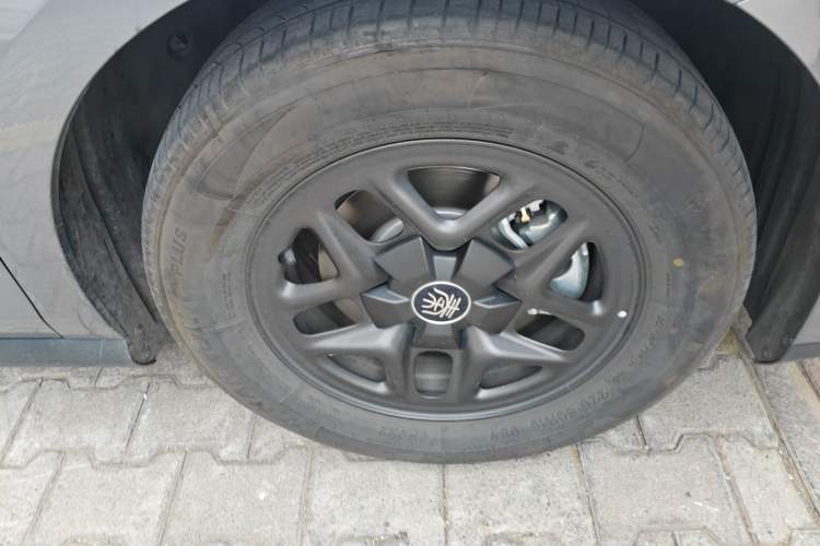 Used BYD Qin PLUS 2025 DM-i Smart Drive 55KM Leading Model Right Front Wheel Hub