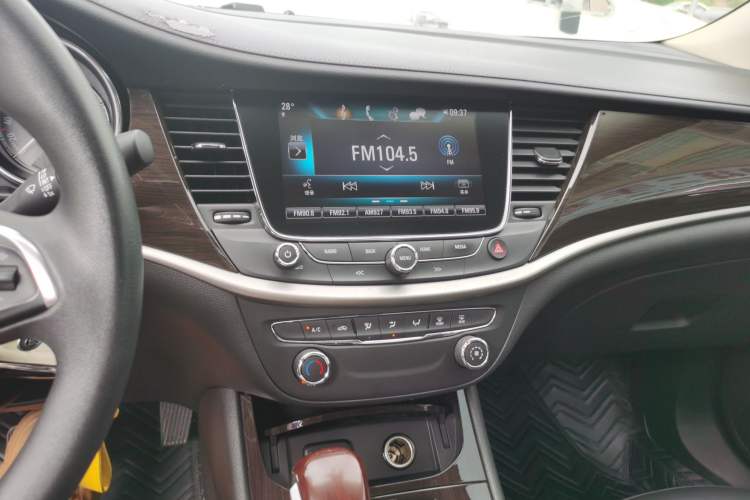 Used Buick Verano 2018 Sedan 20T Dual-Clutch Leading Model Audio And AC Panel