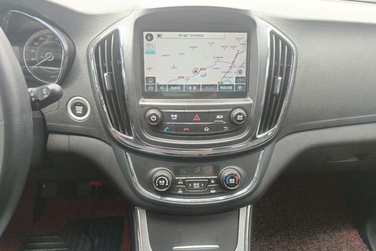 Used Baojun 560 2015 1.8L manual luxury version
