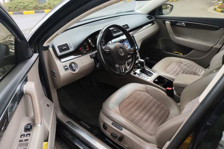 Used Volkswagen Magotan 2012 Revised Version 2.0 TSI Supreme Edition
