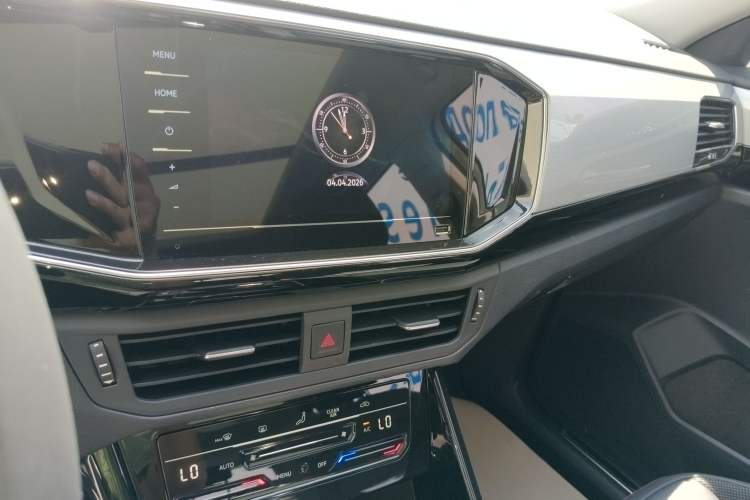 Used Volkswagen Tayron 2021 280TSI Two-Wheel Drive Luxury Smart Connectivity Version Audio And AC Panel