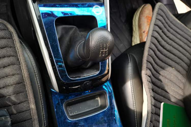 Used Nissan Sylphy 2016 1.6 XL Manual Luxury Edition Gear Lever