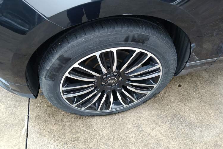 Used Land Rover Range Velar 2017 P380 R-DYNAMIC S Left Front Wheel Hub