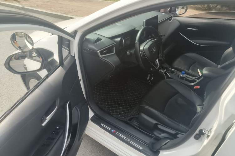 Used Toyota Corolla 2021 Dual-Motor 1.8L E-CVT Elite Edition Driver Seat