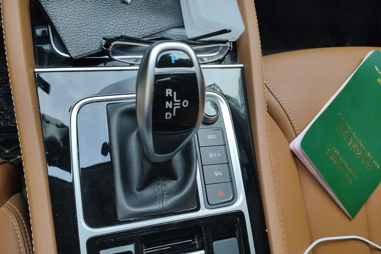 Used BYD Song MAX 2019 1.5T Automatic Smart Connect ZhiLian RuiDong 6-Seater China V Standard Gear Lever