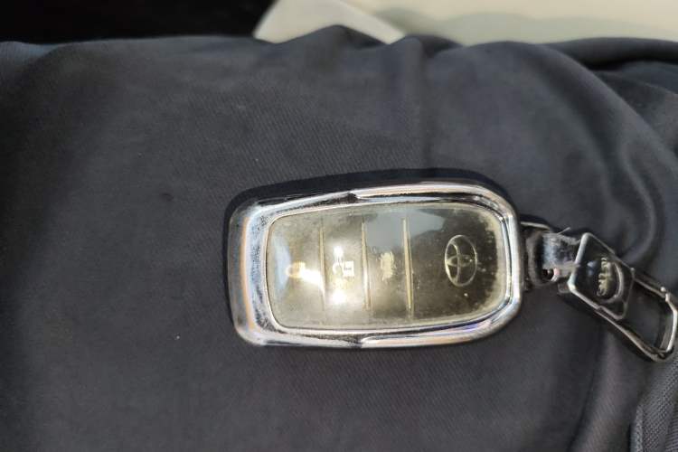 Used Toyota Camry 2016 2.5G 10th Anniversary Deluxe Navigation Edition Vehicle Key