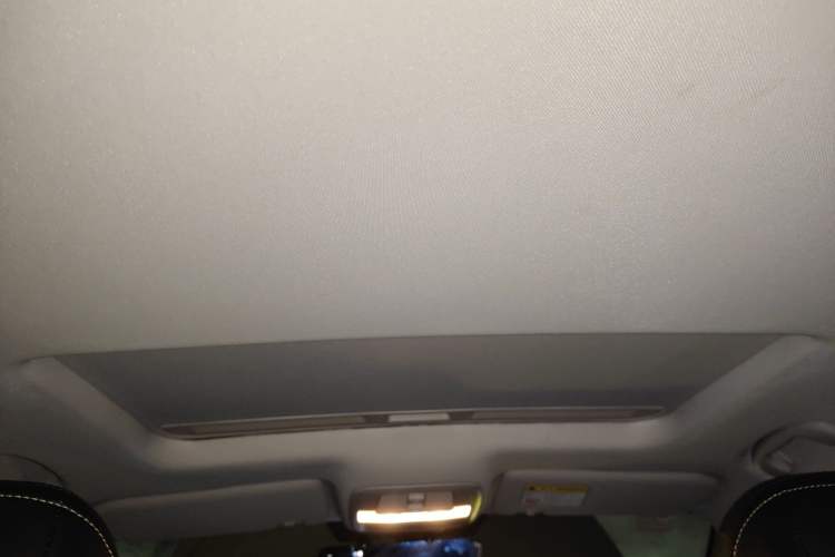 Used Roewe i5 2020 1.5L Automatic 4G Connect Luxury Flagship Edition Headliner