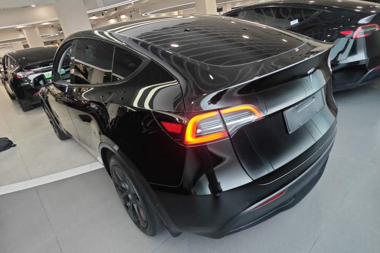 Used Tesla Model Y 2023 Rear-Wheel-Drive Version Rear Left 45 Deg