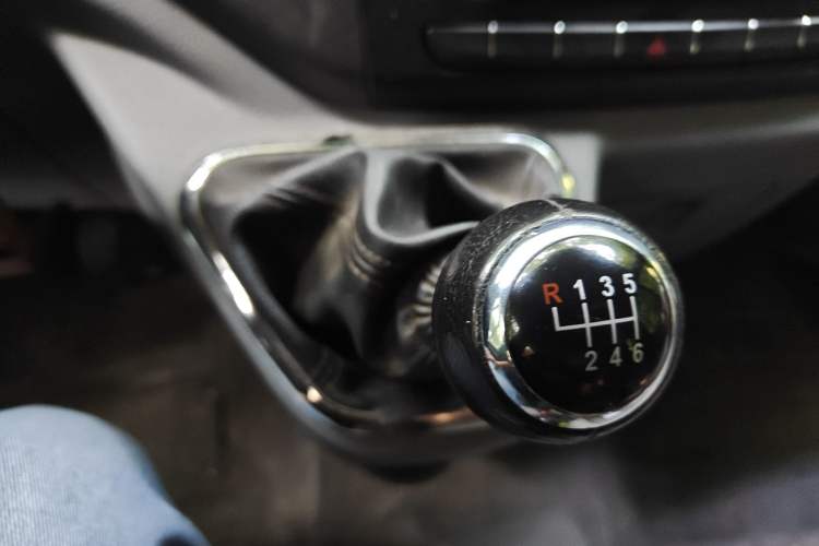 Used Foton Toano 2021 2.0T Manual Tongtu Extended-Wheelbase Mid-Roof 5/6/7-Seater 4F20TC3