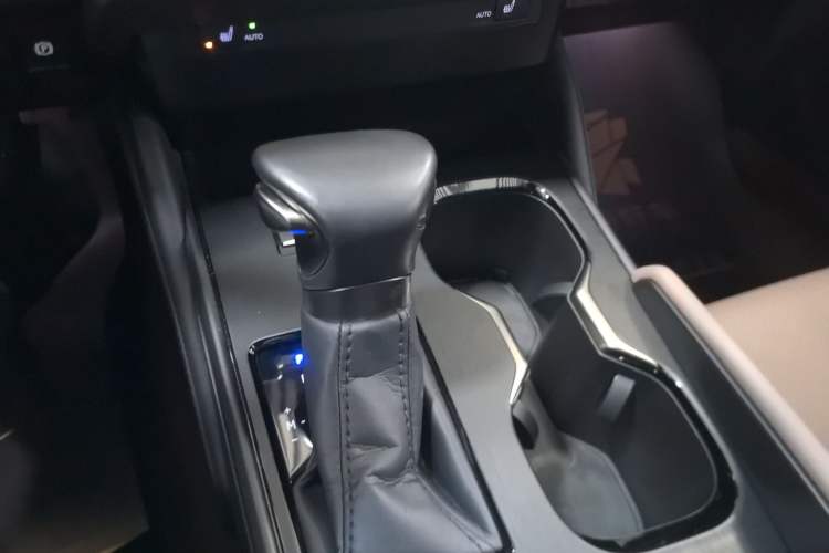 Used Lexus ES 2023 200 Excellence Edition
