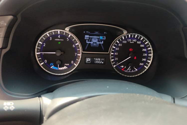 Used Infiniti QX60 2018 2.5 S/C Hybrid Two-Wheel-Drive Champion Family Edition Odometer Close Up