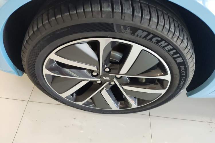 Used Li Auto L8 2024 Ultra Model
