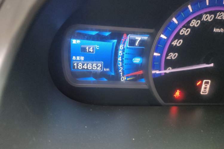 Used BYD S6 2014 2.0L Manual Luxury 5-Seater
