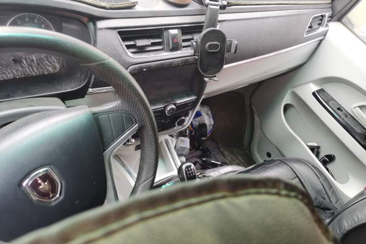 Used Jinbei New Hiace X30L 2021 1.5L Wealth Central Air Conditioning Edition Van China VI Standard SWC15M Center Console