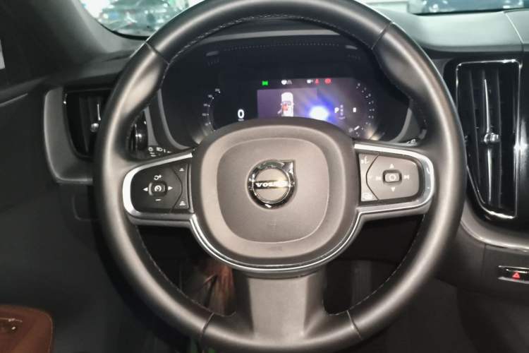Used Volvo XC60 2023 B5 4x4 Smart Luxury Edition