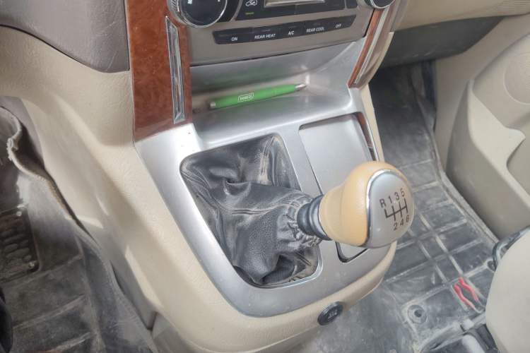 Used Foton Scenic G5 2022 2.0T Diesel Business & Travel Van 7/9 Seats 4F20TC3 Gear Lever