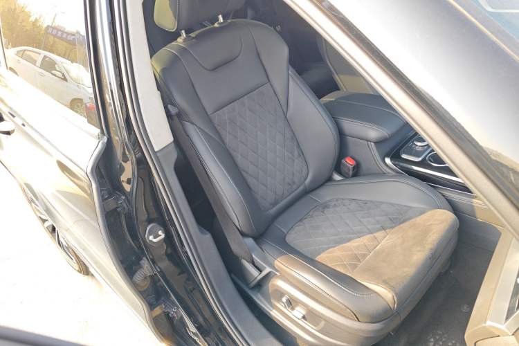 Used Hongqi HS7 2022 3.0T Automatic All-Wheel Drive ZhiLian Flagship Edition Five Seats Right Front Seat