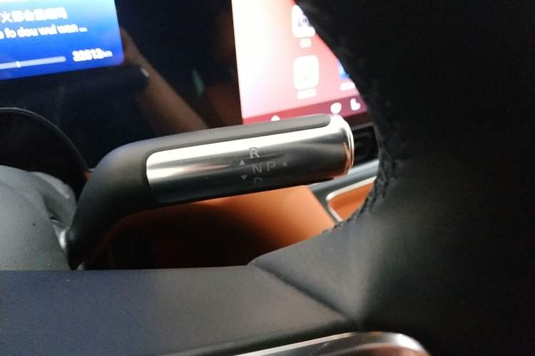 Used Hima AITO M8 2025 Extended-Range Max+ Version 53.4 kWh 6-Seater Edition Gear Lever