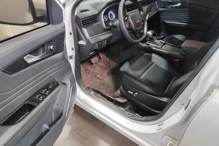 Used Sinotruk VGV U70 2020 1.5T Automatic Smart Luxury 7-Seater Driver Seat