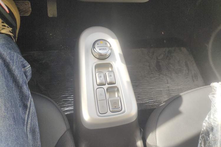 Used CHANGAN NEVO Lumin 2025 301km Honey Dew Edition Gear Lever