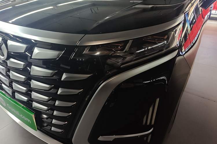 Used Denza D9 2022 DM-i 970 Four-Wheel Drive Flagship Model Left Front Headlight