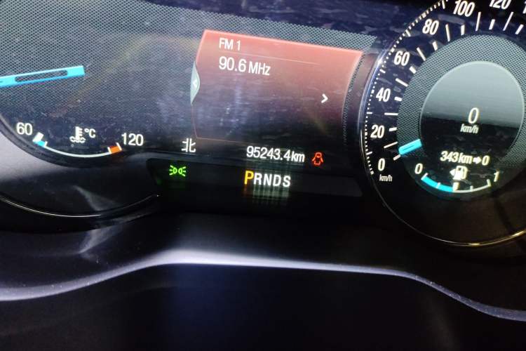 Used Ford Edge 2015 2.0T GTDi Four-Wheel Drive Prestige Model Odometer Close Up