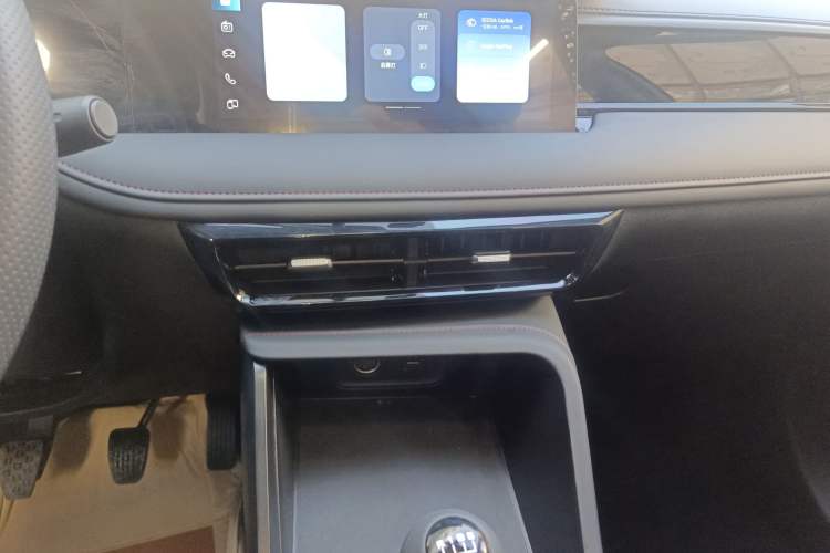 Used Roewe i5 2023 1.5L Manual Comfort Edition Audio And AC Panel