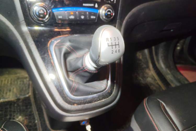 Used Haval H6 2015 Upgraded Model 1.5T Manual Two-Wheel Drive Elite Version