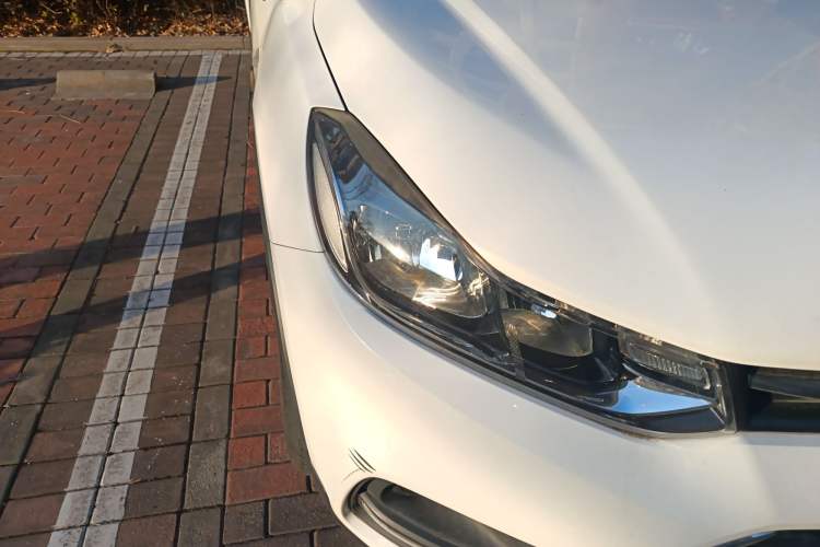 Used Chevrolet Trax 2018 330T Automatic Two-Wheel Drive Elite Model Right Front Headlight