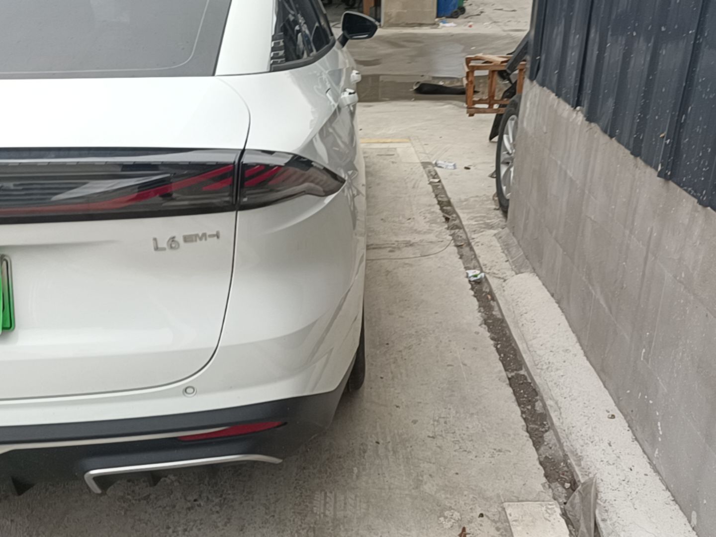 Geely Galaxy L6 2025 EM-i 60km Launch Edition — снимка 9