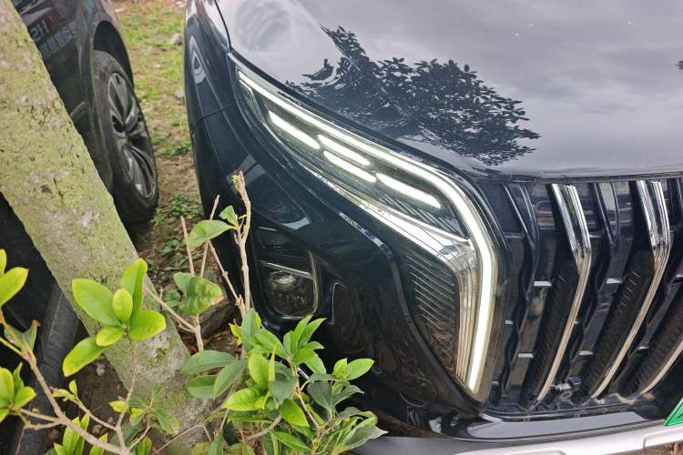 Used Hongqi HS7 PHEV 2024 2.0T PHEV Four-Wheel Drive Flagship Edition 6 Seats Right Front Headlight