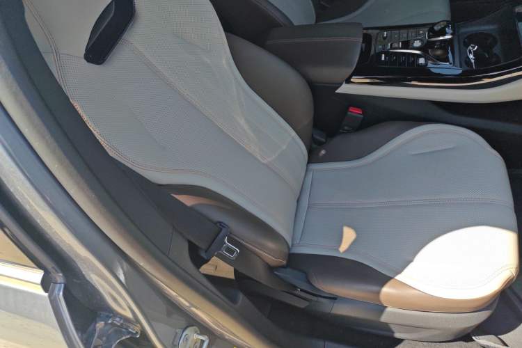 Used BYD Qin PLUS 2024 HONOR Edition DM-i 55KM Leading Model Right Front Seat